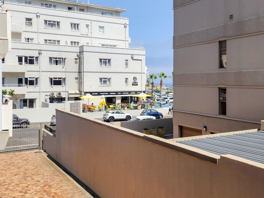 To Let 1 Bedroom Property for Rent in Sea Point Western Cape